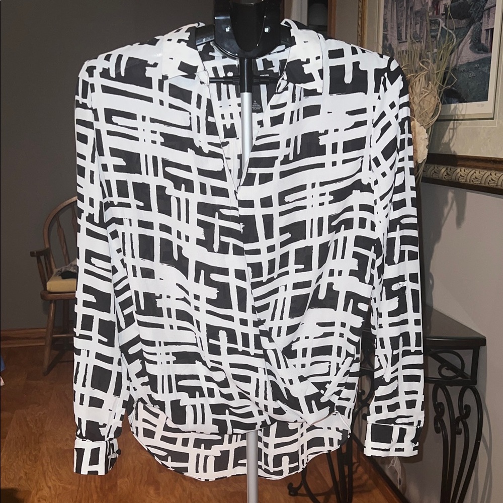 NWOT INC International Concepts Monochrome Abstract Top